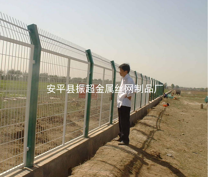 围栏防护网 铁丝防护网-http://www.apzhenchao.com